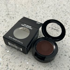MAC Cosmetics Eyeshadow- Embark Matte